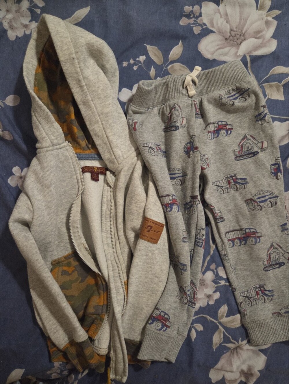 Bundle Boy 2T-3T Tommy Hilfiger Gray Hooded Jacket & Gray Joggers